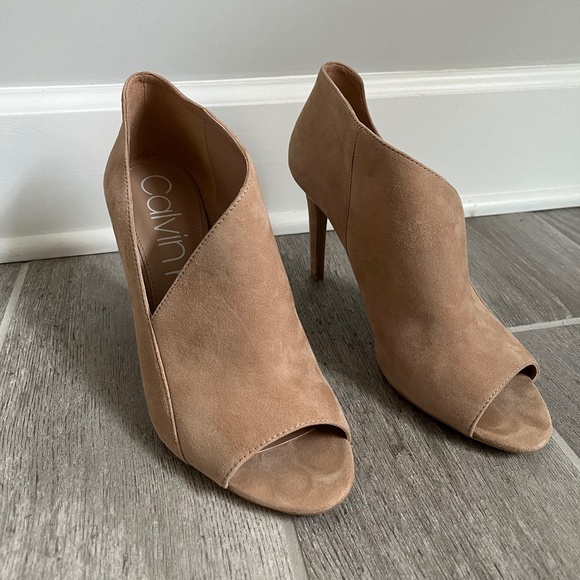 Calvin Klein Nastassia Nude Suede Peep Toe Bootie/Pump - Picture 2 of 3